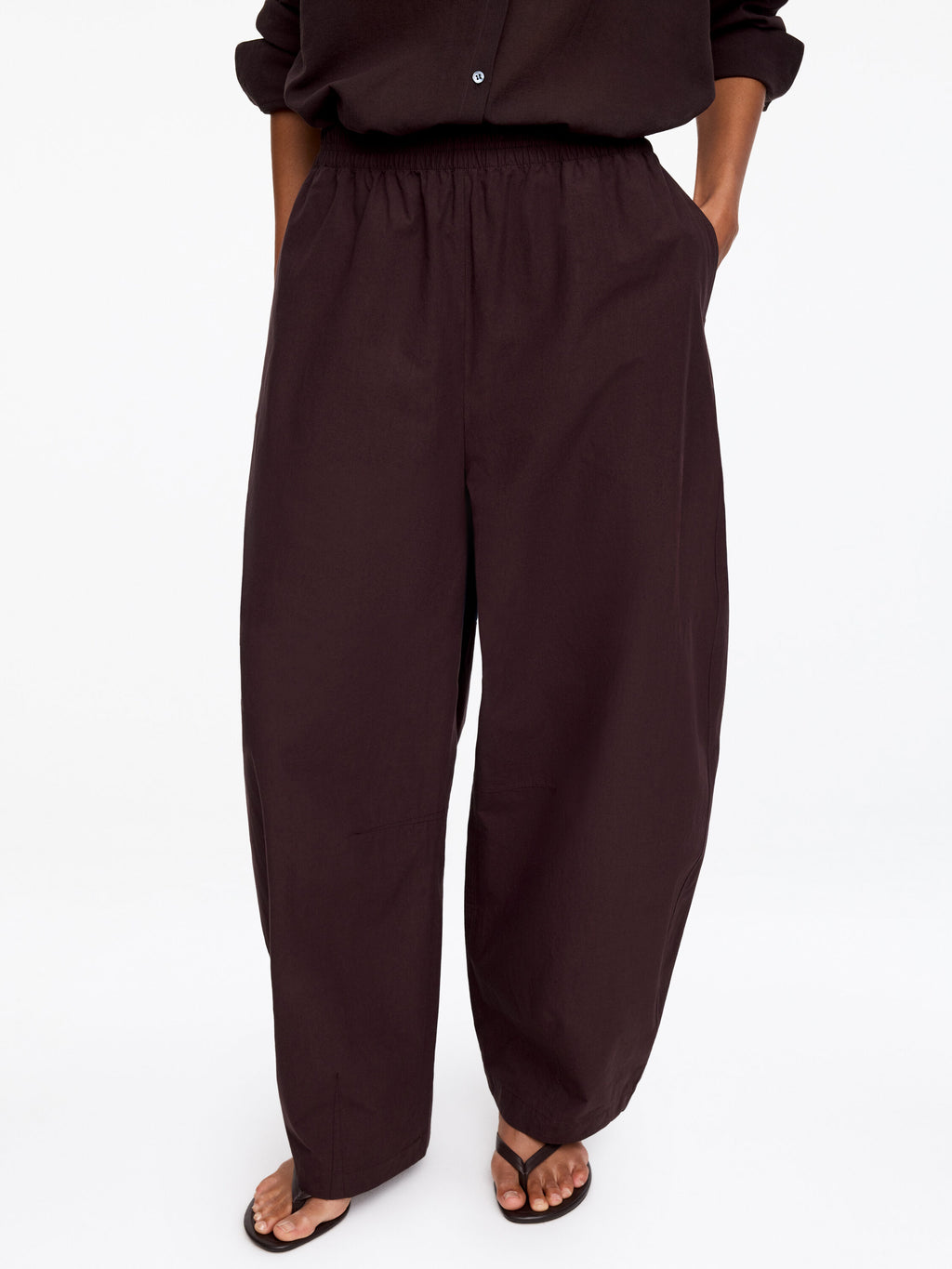 Barrel-Leg Cotton Trousers - Brown - Image 4