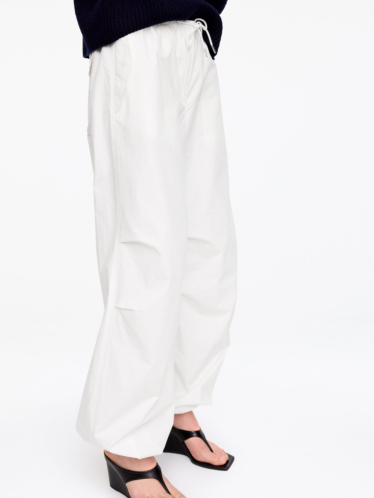 Cotton Pleat-Knee Trousers - White - Image 4
