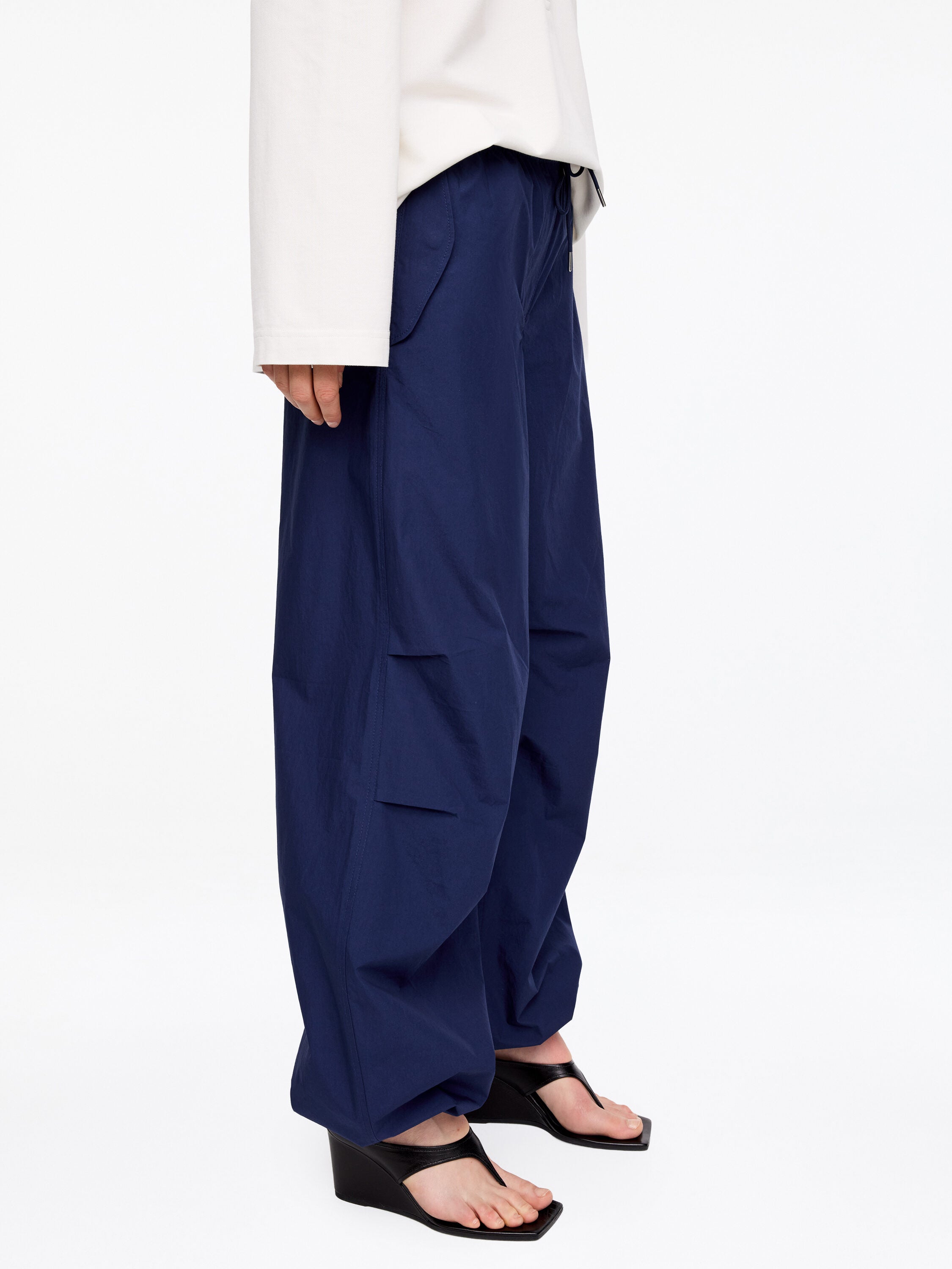 Cotton Pleat-Knee Trousers - Blue - Image 4